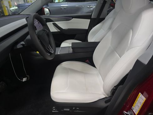 Used 2026 Tesla Model Y AWD image 5