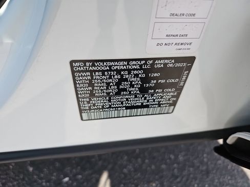 Used 2024 Volkswagen Atlas SE w/ Panoramic Sunroof Package FWD image 9