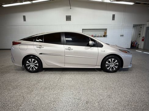 Used 2021 Toyota Prius Prime Limited image 5