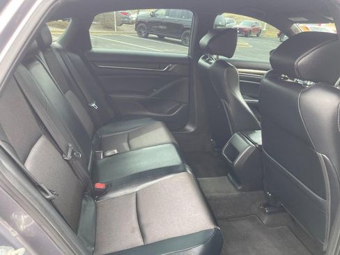 Used 2018 Honda Accord Sport image 8