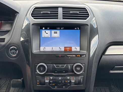 Used 2018 Ford Explorer XLT w/ Equipment Group 201A image 6