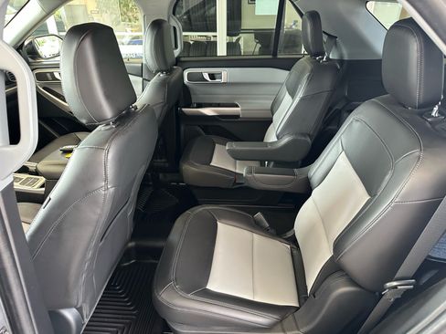 Used 2022 Ford Explorer XLT w/ Equipment Group 202A RWD image 20
