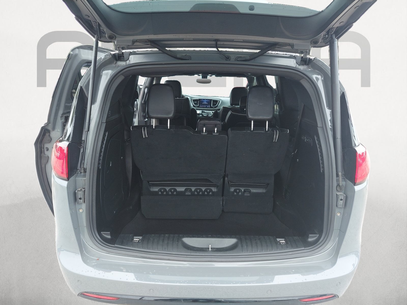 Used 2020 Chrysler Pacifica Limited w/ S Appearance Package FWD image 12