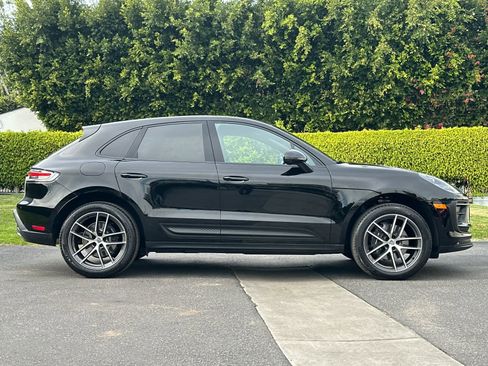 Certified 2025 Porsche Macan AWD/4WD image 9