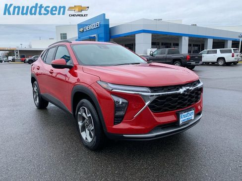 New 2026 Chevrolet Trax LT w/ Driver Confidence Package FWD image 1