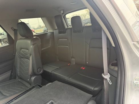 Used 2023 Nissan Pathfinder Platinum image 10