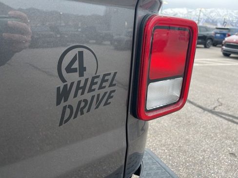 Used 2023 Jeep Gladiator Willys image 11