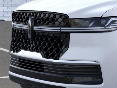 New 2025 Lincoln Navigator Reserve w/ Jet Appearance Package image 17