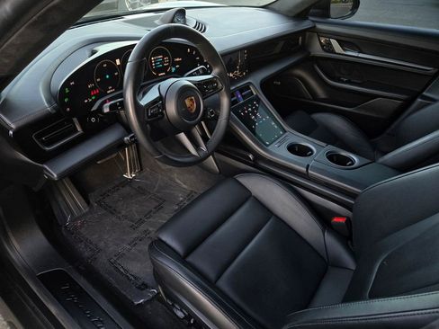 Used 2020 Porsche Taycan Turbo image 10