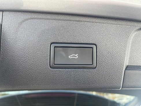 Used 2025 Volkswagen Atlas SE image 9