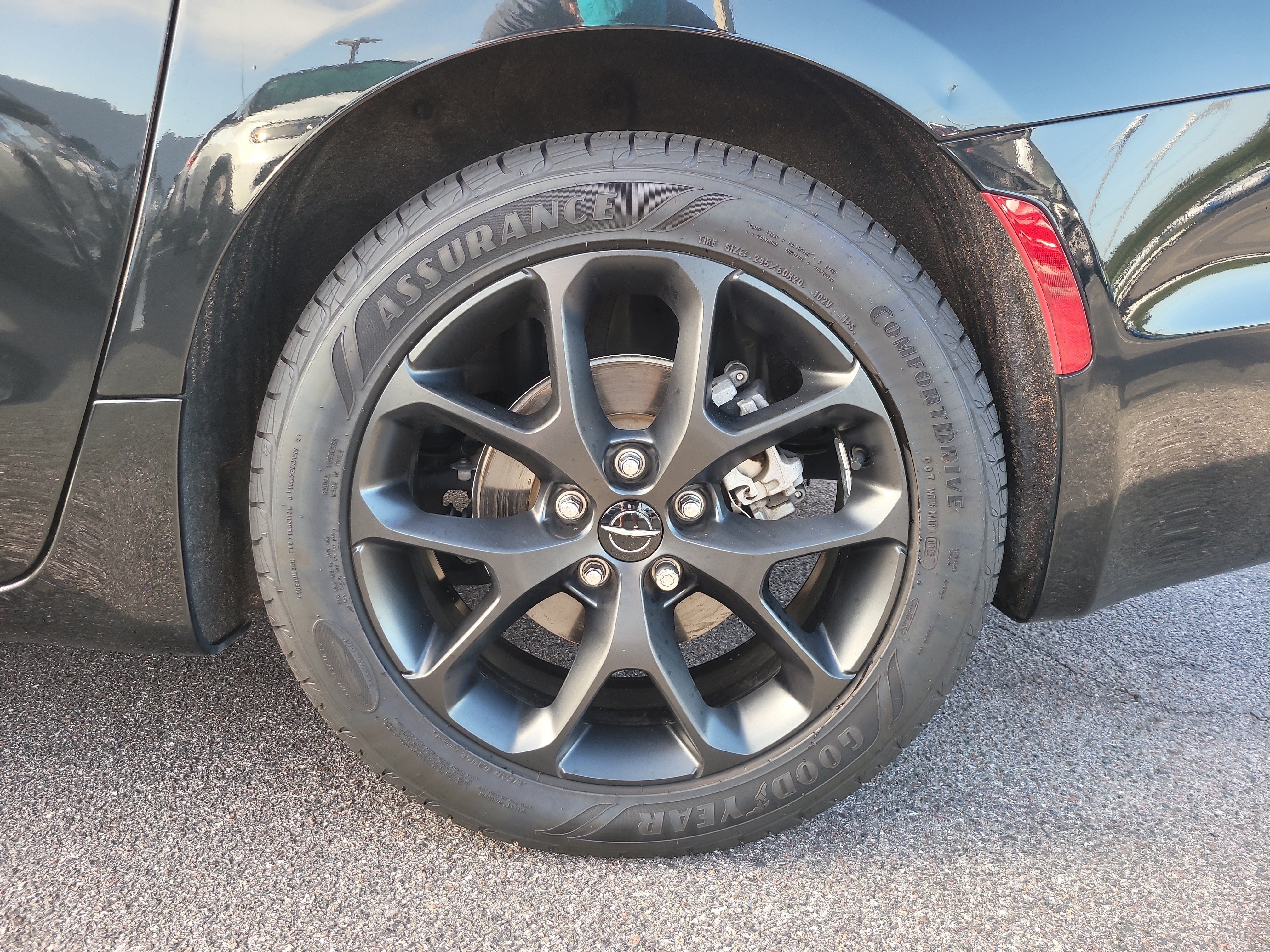 Used 2024 Chrysler Pacifica Limited w/ Uconnect Theater Family Group FWD image 8