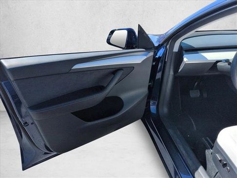 Used 2023 Tesla Model Y Long Range image 11
