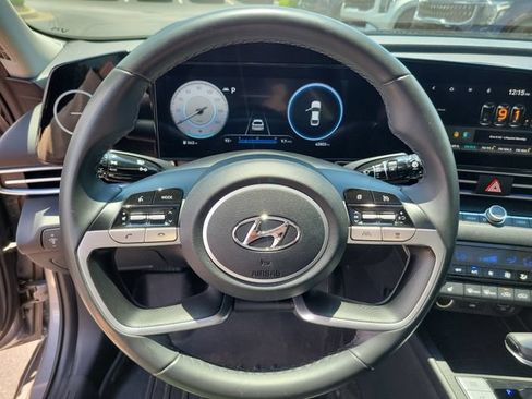Used 2021 Hyundai Elantra Limited FWD image 15