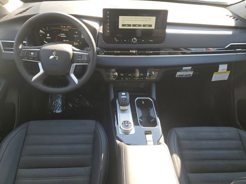 New 2026 Mitsubishi Outlander SE FWD image 13