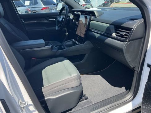 Used 2026 GMC Terrain AT4 AWD/4WD image 29
