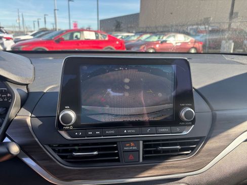 Used 2025 Nissan Altima 2.5 SV image 22