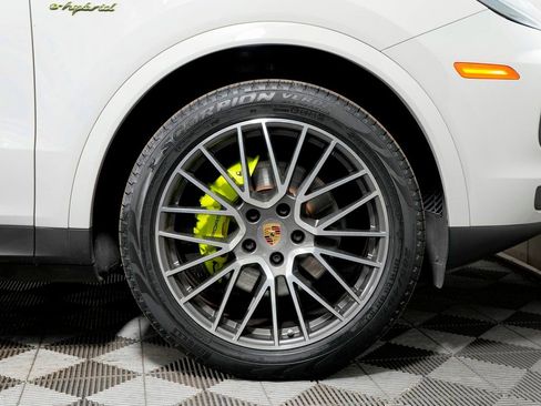 Used 2022 Porsche Cayenne E-Hybrid image 40