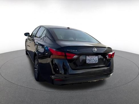 Used 2025 Nissan Altima 2.5 SV image 11