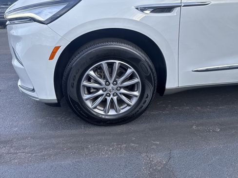 Used 2024 Buick Enclave Premium image 11