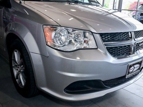 Used 2017 Dodge Grand Caravan SE image 10