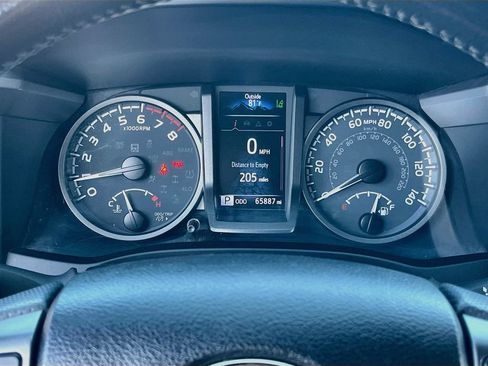 Used 2022 Toyota Tacoma TRD Off-Road AWD/4WD image 12