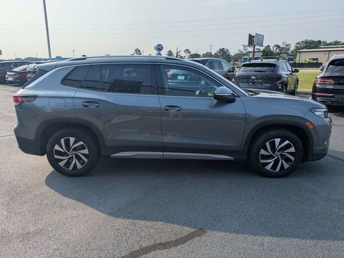 Used 2025 Volkswagen Tiguan S FWD image 4