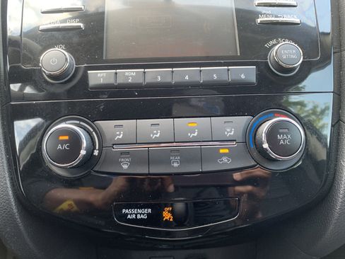 Used 2017 Nissan Rogue S FWD image 29