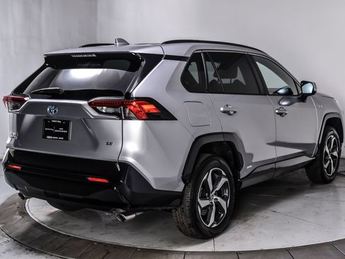 Used 2022 Toyota RAV4 SE w/ Weather & Moonroof Package AWD/4WD image 4