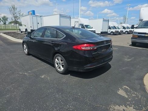 Used 2018 Ford Fusion SE w/ Fusion SE Technology Package image 11