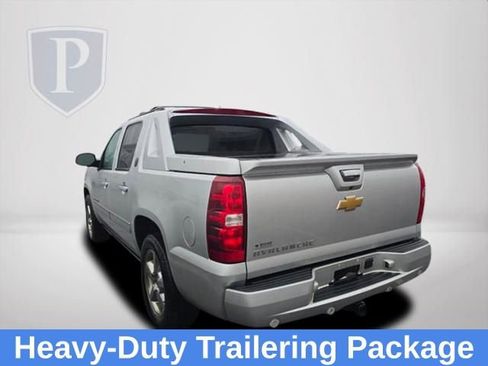 Used 2013 Chevrolet Avalanche LTZ image 8