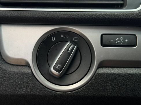 Used 2014 Volkswagen Passat 2.5 S FWD image 19
