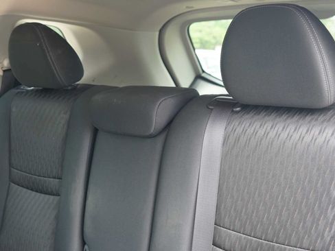 Used 2019 Nissan Rogue SV FWD image 23