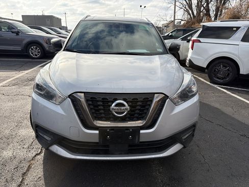 Used 2020 Nissan Kicks SR w/ SR Premium Package image 2