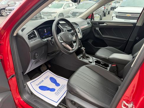 Used 2022 Volkswagen Tiguan SE image 9