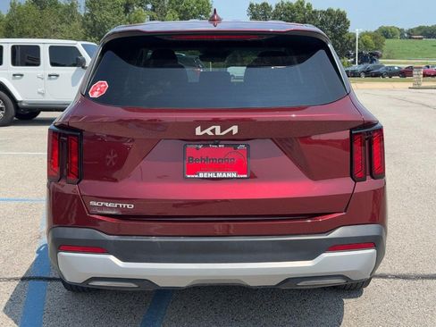 Used 2025 Kia Sorento LX FWD image 5