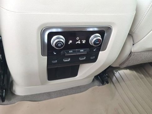 Used 2021 GMC Yukon XL Denali image 32