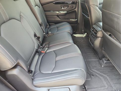 Used 2025 Honda Pilot Touring image 27
