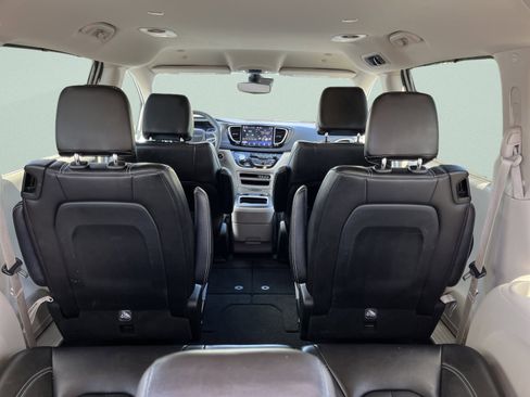 Used 2024 Chrysler Pacifica Touring-L FWD image 12