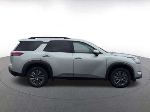 Used 2025 Nissan Pathfinder SV AWD/4WD image 16