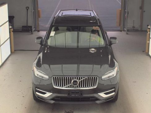 Used 2024 Volvo XC90 T8 Plus AWD/4WD image 2