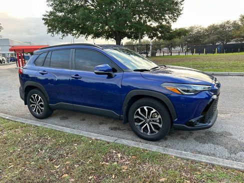 Certified 2023 Toyota Corolla Cross SE image 7