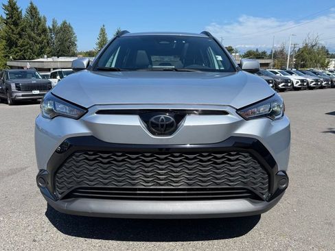 Used 2023 Toyota Corolla Cross AWD Hybrid w/ Moonroof Package image 2