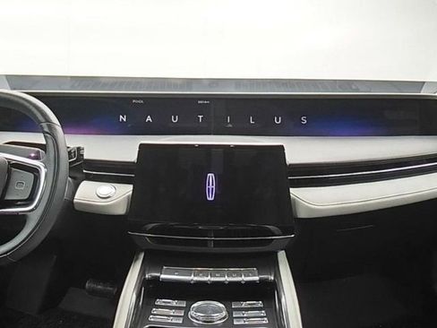 Used 2024 Lincoln Nautilus Reserve AWD/4WD image 19