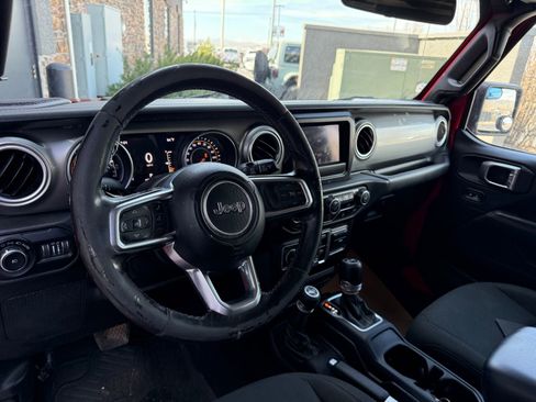Used 2018 Jeep Wrangler Unlimited Sahara AWD/4WD image 9