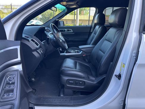 Used 2015 Ford Explorer XLT w/ Equipment Group 202B AWD/4WD image 15