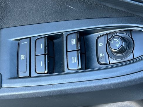 Used 2024 Subaru Crosstrek 2.0i Premium image 12