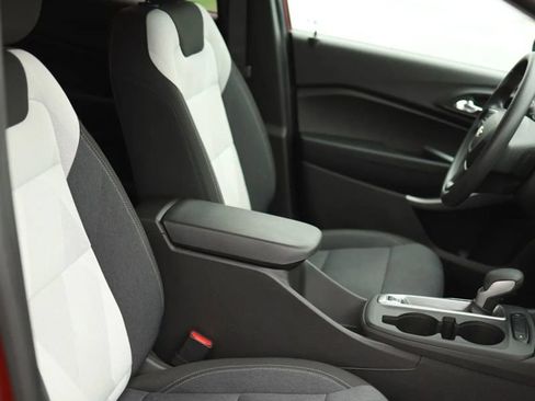 Used 2024 Chevrolet Trax LS w/ LS Convenience Package FWD image 38