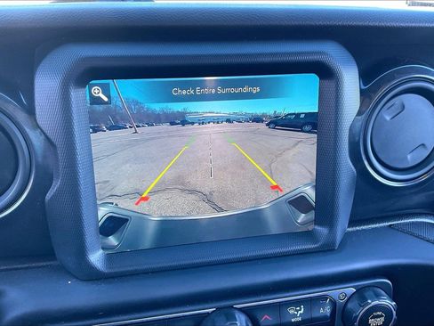 Certified 2022 Jeep Gladiator Sport image 19