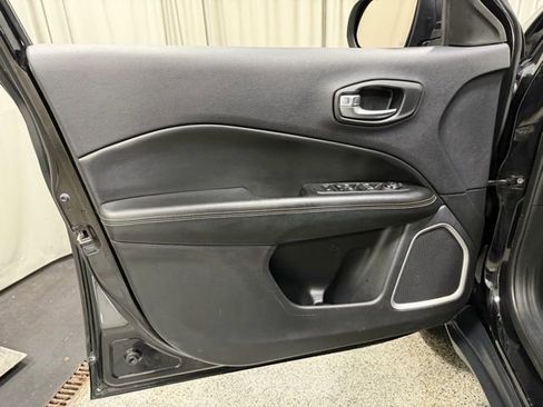 Used 2020 Jeep Compass Latitude w/ Cold Weather Group AWD/4WD image 18