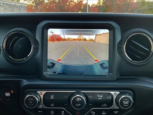 Certified 2023 Jeep Gladiator Overland image 14